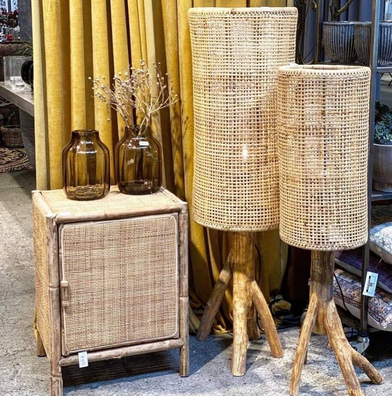 Cabinet webbing med dør