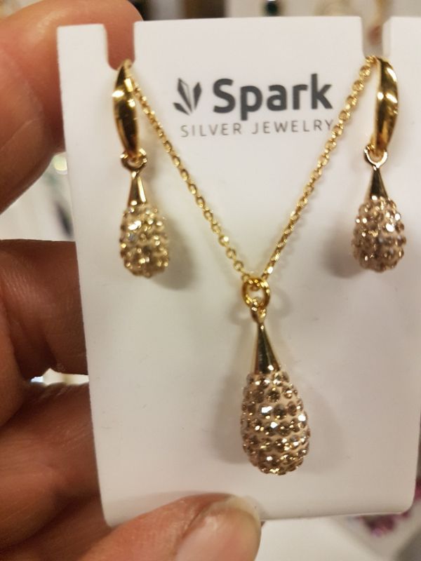 Sparks øredobber