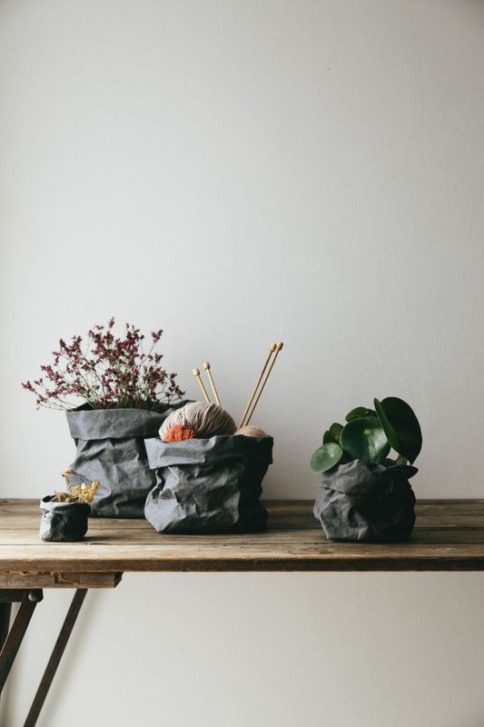 UASMAMA paper bags mørk grå