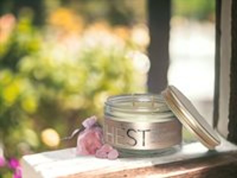 Hést duftlys Pretty Enlightened Aromatic Candle 150 g